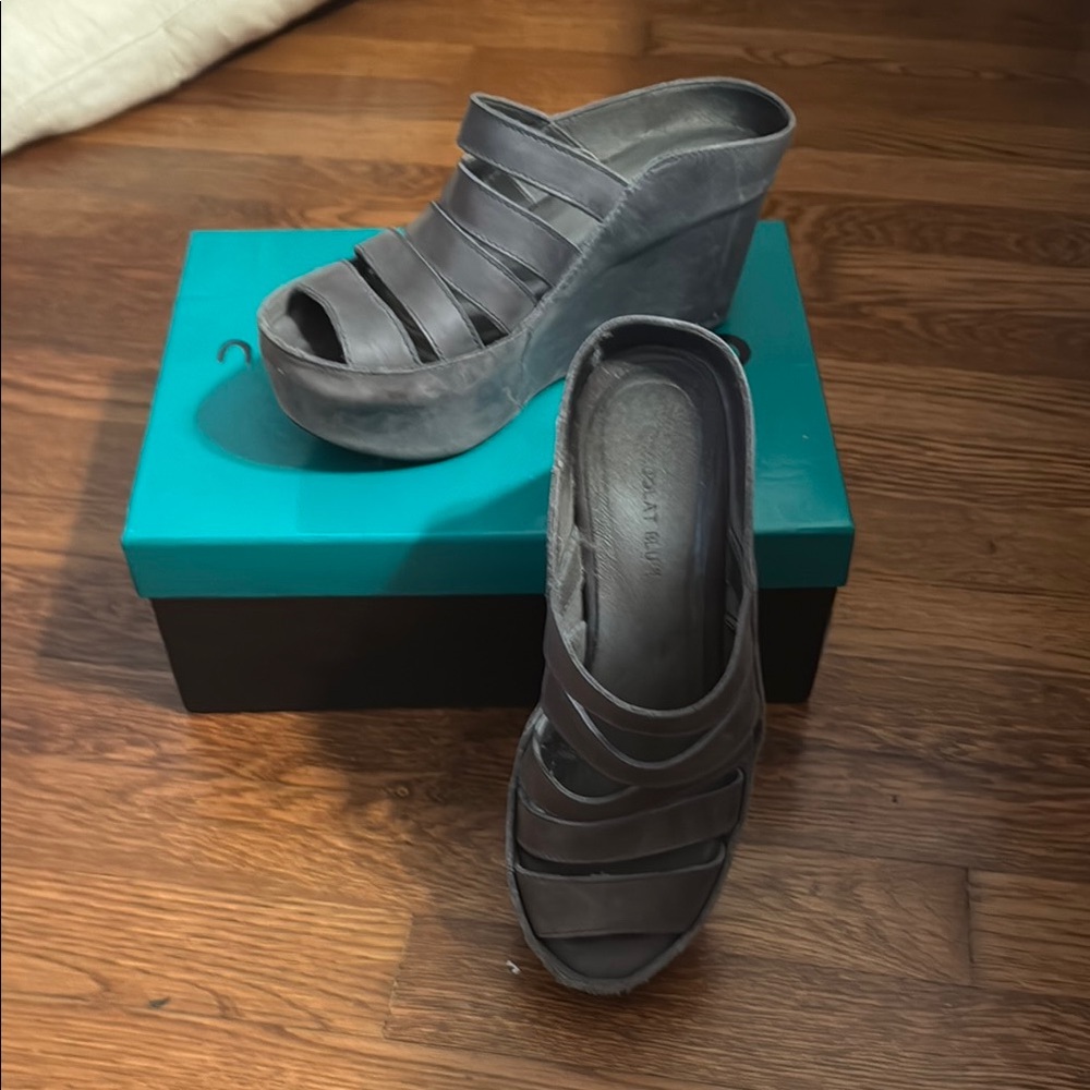Chocolat Blu York  navy leather/Gray Wedge Sandals